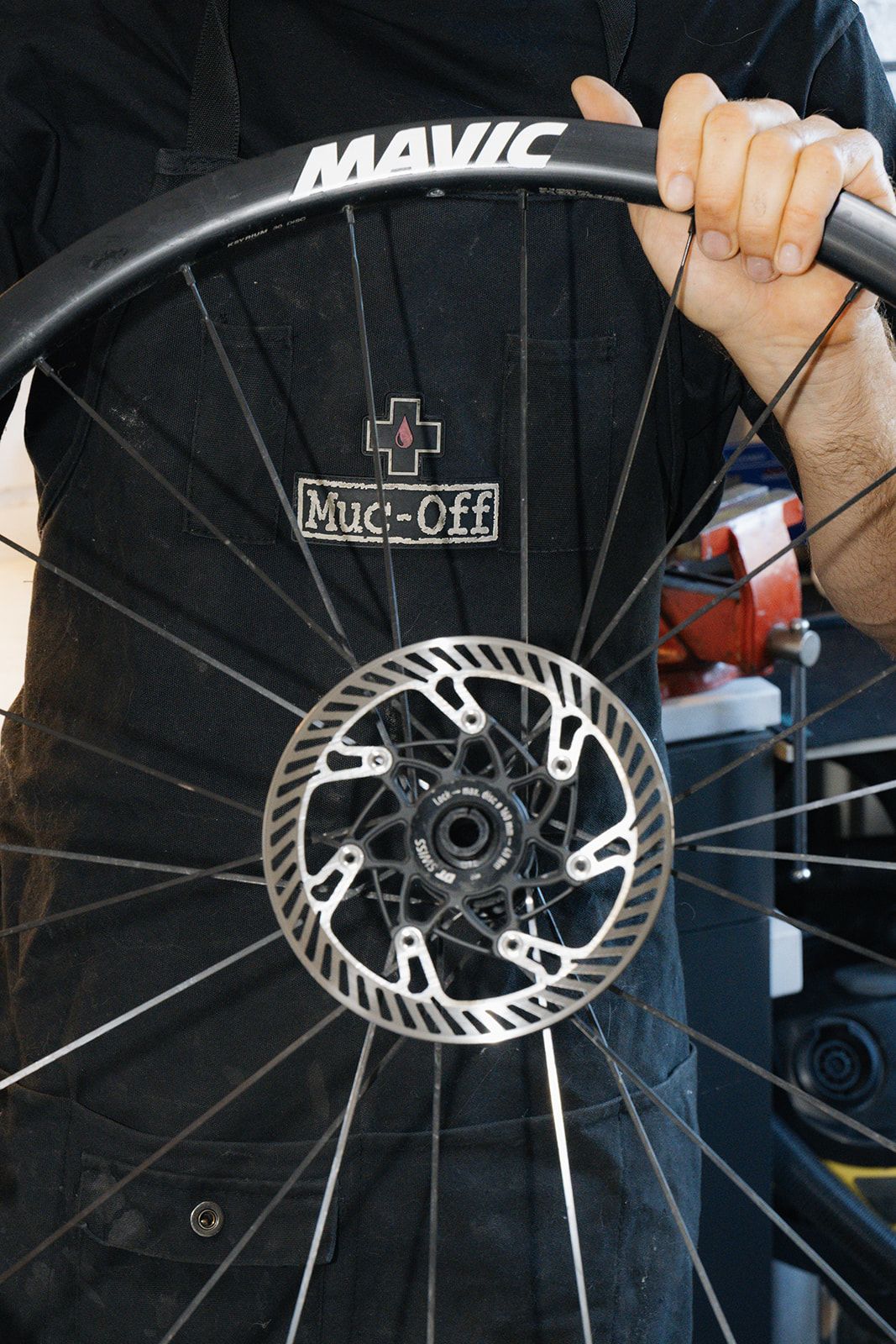 Roue Mavic à frein à disque contrôlée par le mécanicien vélo